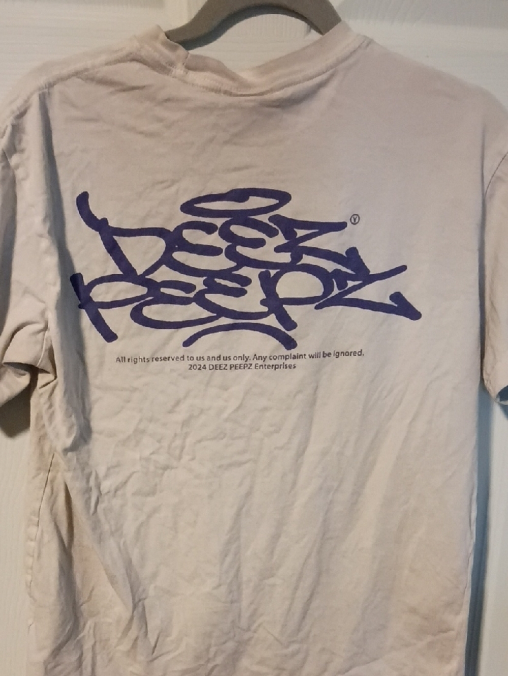 H&M Short Sleeve Crewneck Tee in Light Beige with Navy Graphic Print - Picture 4 of 4